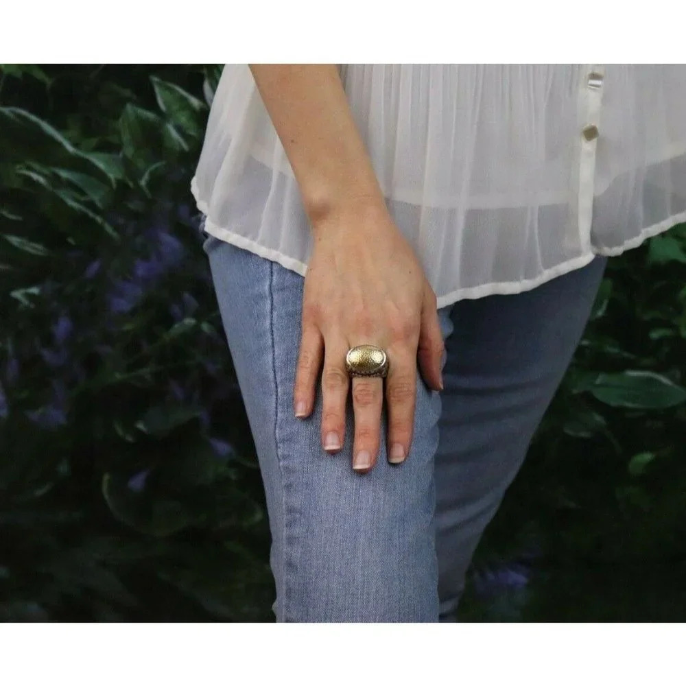 Sterling Silver Large Ring Gold Plated Center with Leaf Design Sides size 8 - Picture 3 of 9